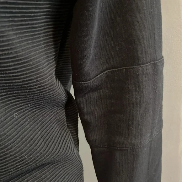 Sovereign Code sweater small - Picture 4 of 6